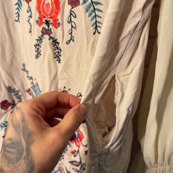 Umgee Cream Floral Embroidered Tunic‎ - Picture 5 of 7